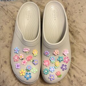 Crocs Siren Cream Clogs With Jibbitz
